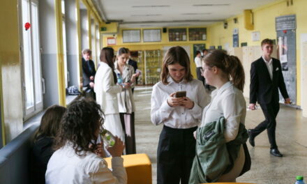W środę na maturze obowiązkowy egzamin z j. obcego; angielski wybrało 97,8 proc. maturzystów