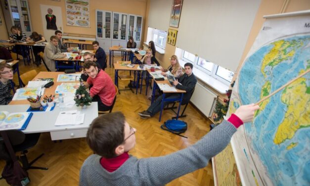 MEN chce, by nauczyciel był funkcjonariuszem publicznym; prezes ZNP sceptyczny