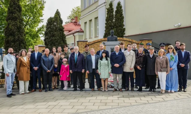 Augustów: Uroczystość z okazji 90. rocznicy śmierci Marszałka [Foto]