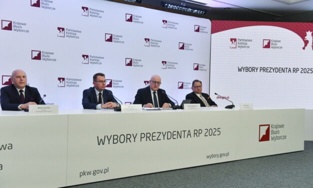 Szef PKW: frekwencja na godz. 17 wyniosła 54,91 proc. Najwyższa w woj. mazowieckim
