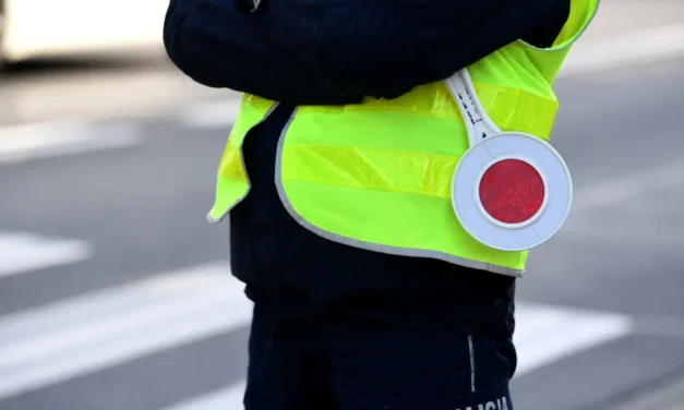 Podczas długiego weekendu na drogach więcej policji. Sprawdzana będzie prędkość i stan trzeźwości kierujących