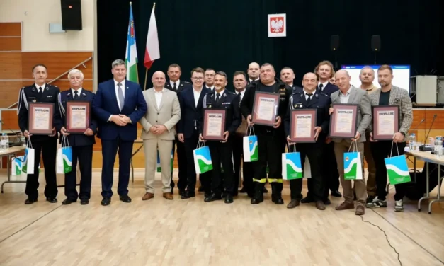 Augustów: Podziękowania jednostkom OSP za udział w akcji gaszenia pożaru w Biebrzańskim Parku Narodowym [Foto]
