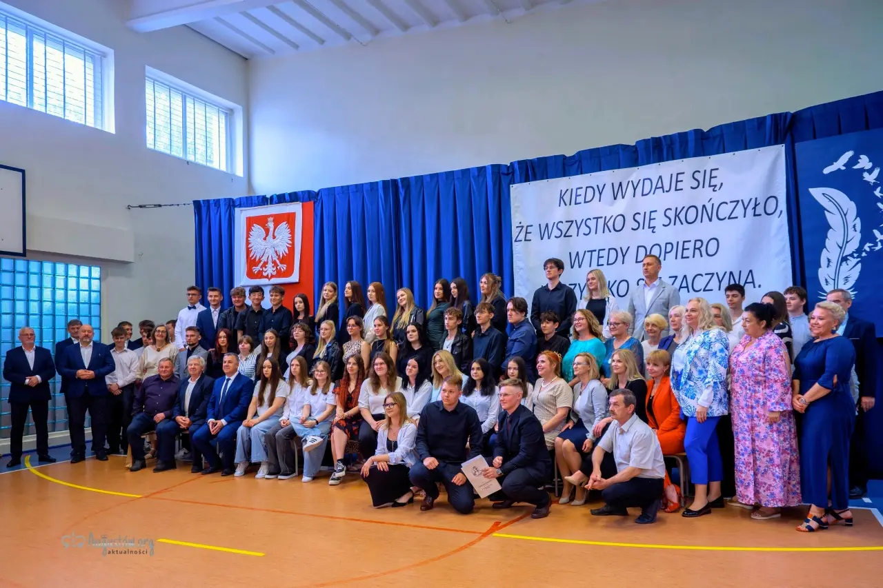 Augustów: Powiatowa uroczystość zakończenia roku szkolnego