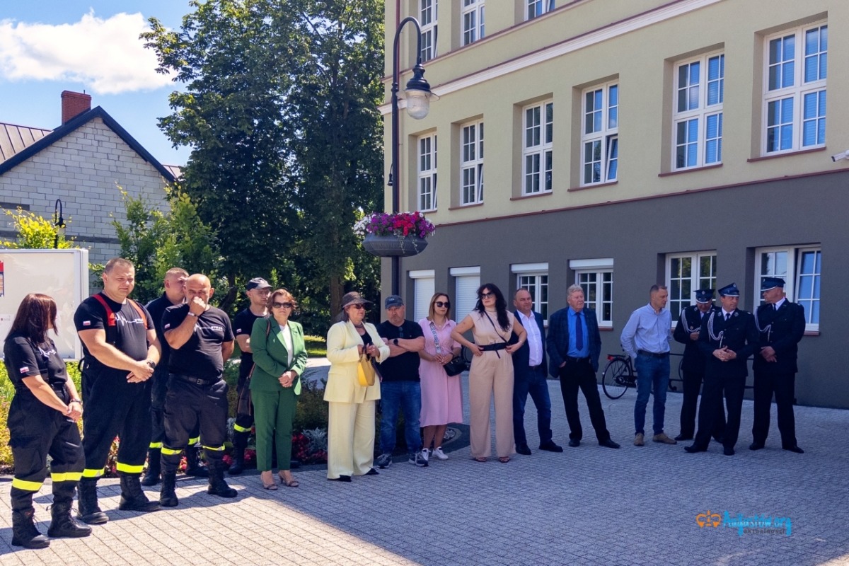 Uroczystość przekazania wozu strażackiego dla jednostki OSP Mołowiste (15)