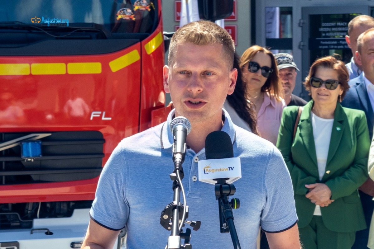 Uroczystość przekazania wozu strażackiego dla jednostki OSP Mołowiste (18)