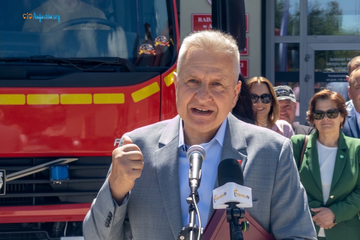 Uroczystość przekazania wozu strażackiego dla jednostki OSP Mołowiste (2)