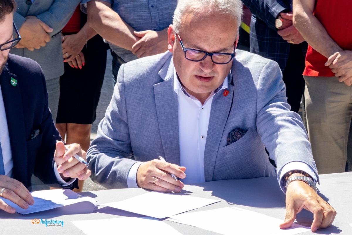 Uroczystość przekazania wozu strażackiego dla jednostki OSP Mołowiste (6)