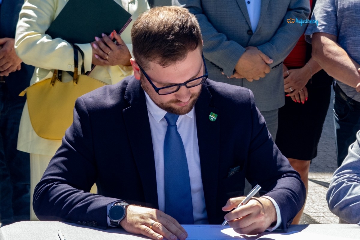 Uroczystość przekazania wozu strażackiego dla jednostki OSP Mołowiste (7)