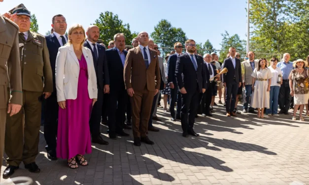 Upamiętniono ofiary Obławy Augustowskiej w miejscowości Płaska k. Augustowa