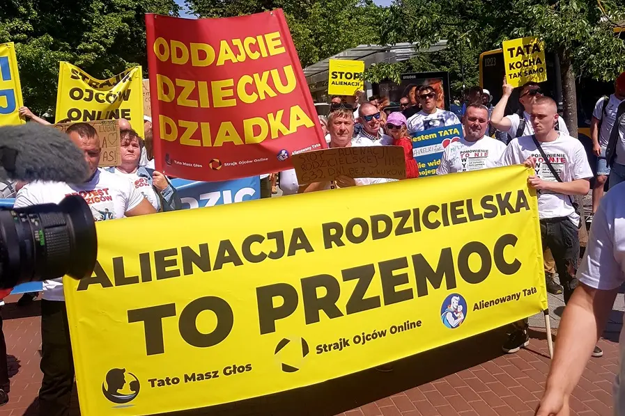 Organizacja Społeczna Strajk Ojców Online prowadzi kampanię „Bezpieczne Tatowanie"