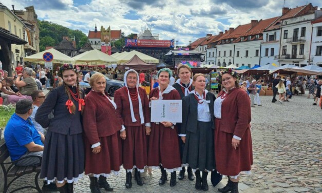 Augustów: Reprezentantki Powiatu Augustowskiego wyróżnione na Ogólnopolskim Festiwalu Kapel i Śpiewaków Ludowych w Kazimierzu Dolnym