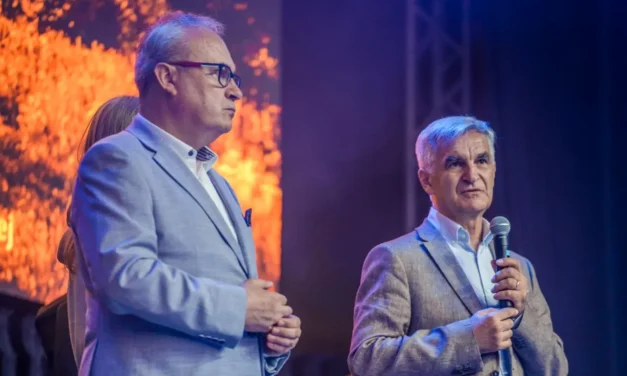 Augustów: Koncert LIPCOWI’45. Muzyka pełna emocji i historii poruszyła publiczność w augustowskim amfiteatrze [Foto]