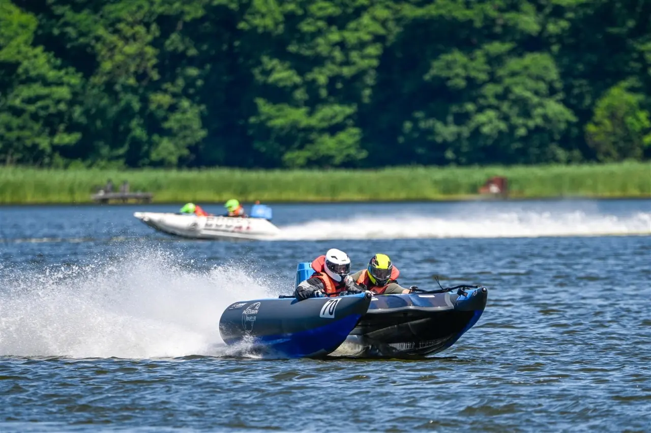 Pierwsze w historii medal motorowodnych ME P-750 (3)