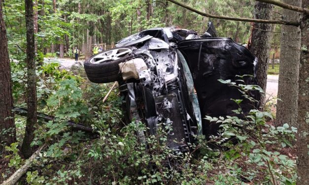 Augustów: Zdarzenia drogowe w m. Gawrych Ruda. Nie żyje 42-letni pasażer