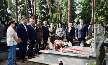 Augustów: Obchody 81. rocznicy śmierci ppor. Juliana Wierzbickiego ps. „Roman”