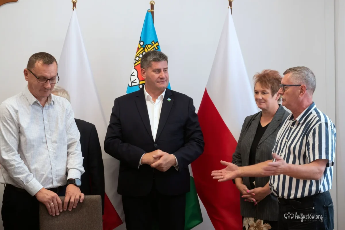 Podpisaliśmy umowę na budowę chodnika w Janówce (10)