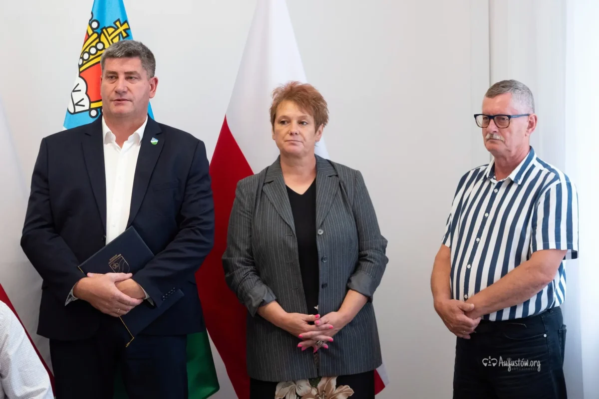 Podpisaliśmy umowę na budowę chodnika w Janówce (3)