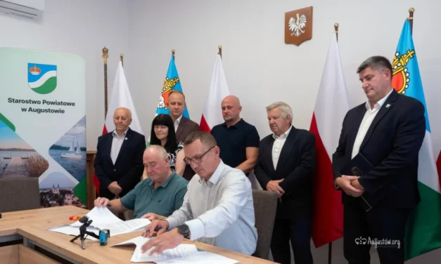 Augustów: Podpisaliśmy umowę na budowę chodnika w Janówce! [Video, Foto]