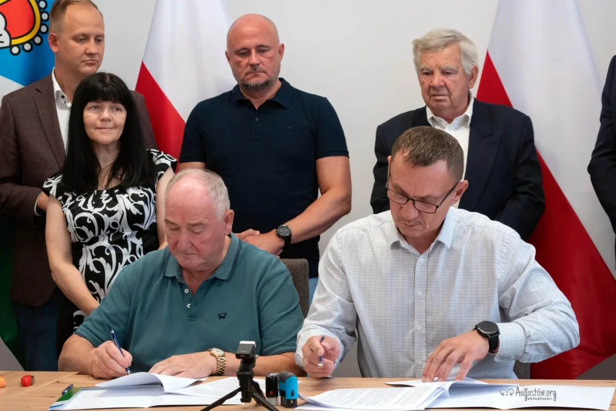 Podpisaliśmy umowę na budowę chodnika w Janówce (5)