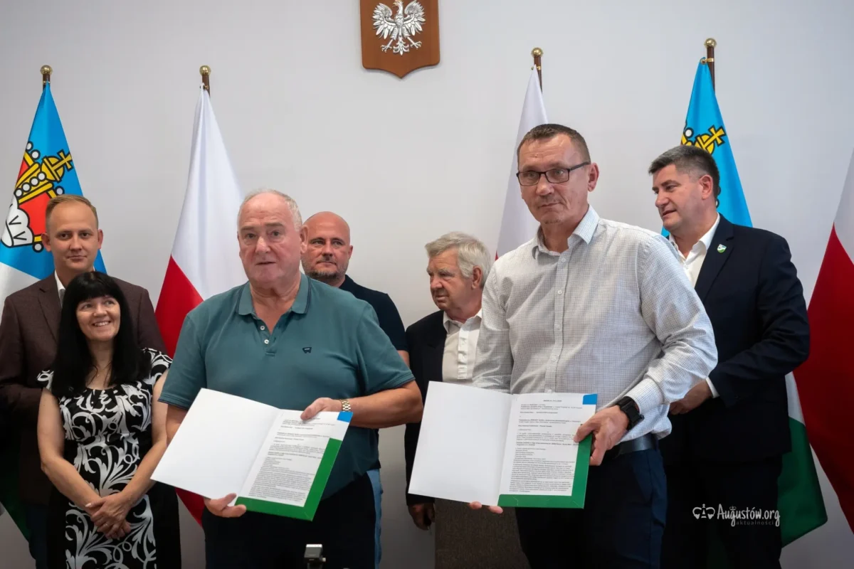 Podpisaliśmy umowę na budowę chodnika w Janówce (7)