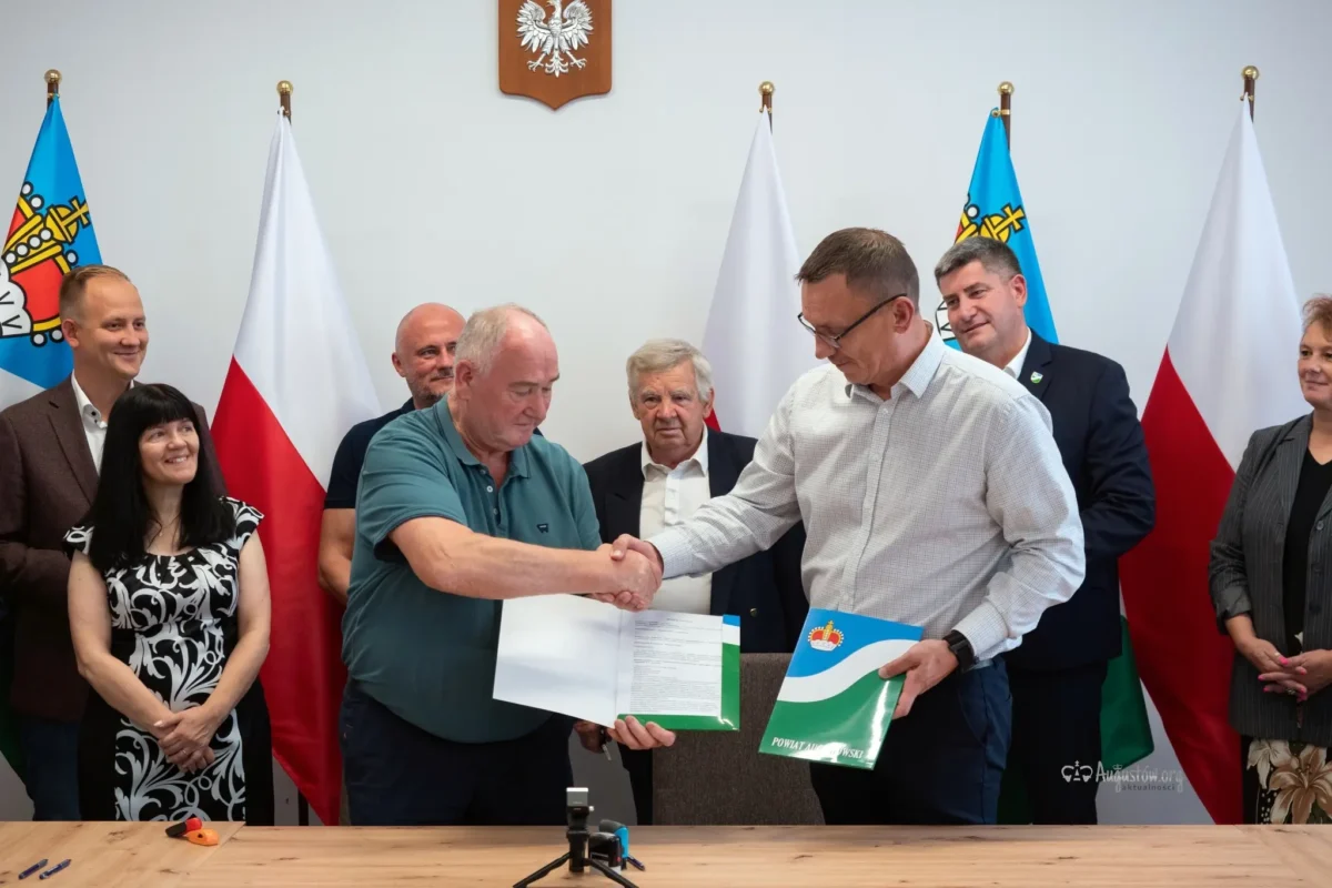 Podpisaliśmy umowę na budowę chodnika w Janówce (8)