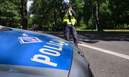 W czwartek policyjna akcja Prędkość, więcej patroli na drogach będzie też przez długi weekend