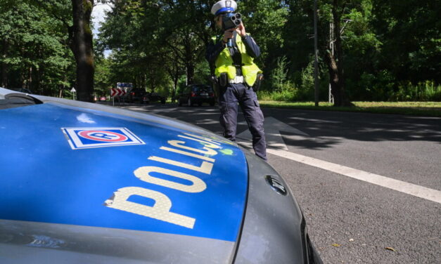 W czwartek policyjna akcja Prędkość, więcej patroli na drogach będzie też przez długi weekend