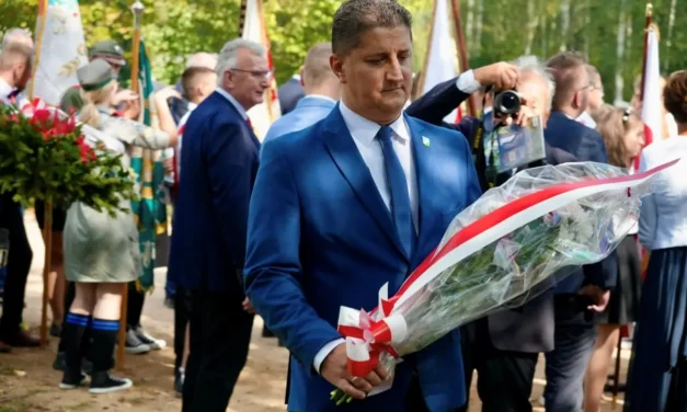 Augustów: Delegacja Powiatu Augustowskiego wzięła udział w uroczystościach upamiętniających 81. rocznicę bitwy w rejonie Osowych Grzęd