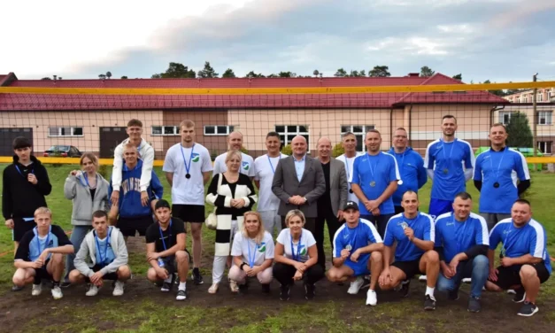 Augustów: Turniej siatkówki z okazji 25-lecia Bursy Międzyszkolnej w Augustowie [Foto]