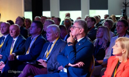 Augustów: Konferencja „Biznes Na Wschodzie”. Rozpoczęła się debata wokół wyzwań stojących przed firmami i inwestorami działającymi w woj. podlaskim