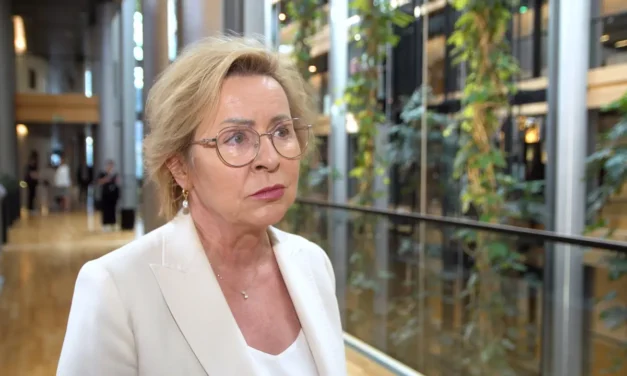 Pakt migracyjny UE zamiast rozwiązań rodzi kontrowersje