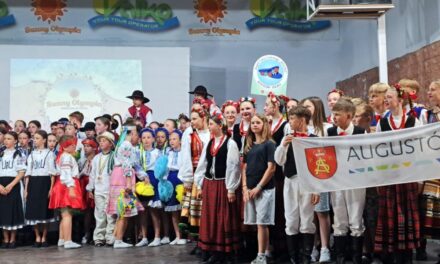 Augustów: ZTL „Bystry” odświeżył stroje i wystąpił na międzynarodowym festiwalu w Bułgarii