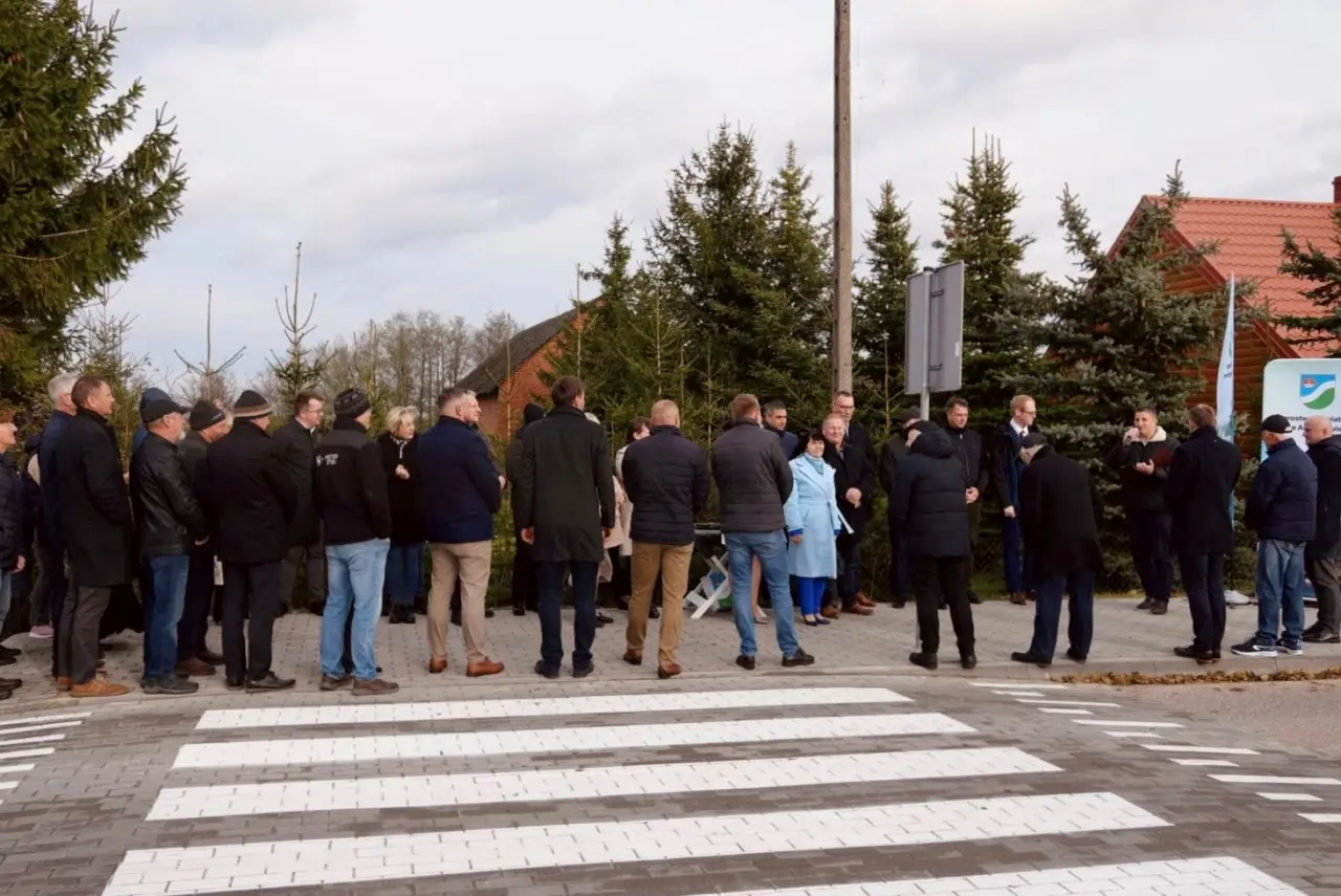 Nowy chodnik w Janówce oficjalnie otwarty (18)