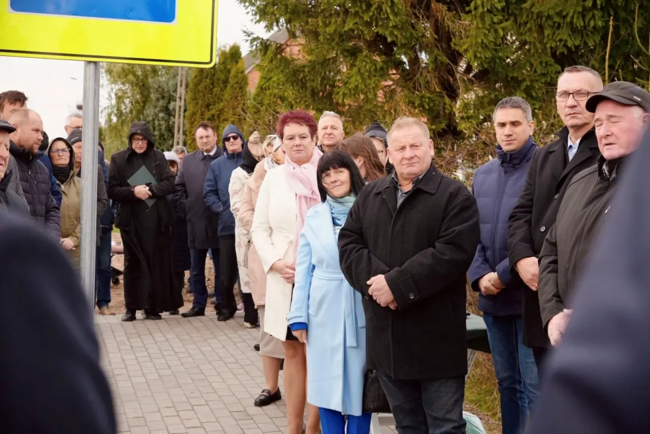Nowy chodnik w Janówce oficjalnie otwarty (7)