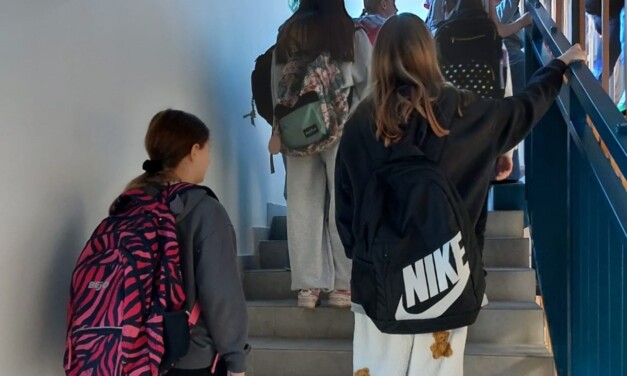 Augustów: Profilaktyka kluczem do przeciwdziałania wadom postawy – I etap akcji kontrolno-edukacyjnej w roku szkolnym 2025/2026 – październik 2025 r.