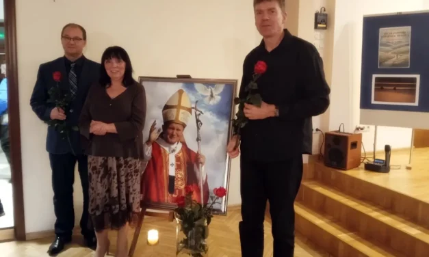 Augustów: Światło, które nie gaśnie. Koncert ku czci papieża Jana Pawła II w augustowskiej PSM [Foto]