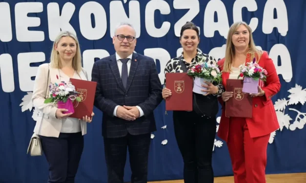Z okazji Dnia Edukacji Narodowej Burmistrz Augustowa wyróżnił 31 nauczycieli i dyrektorów