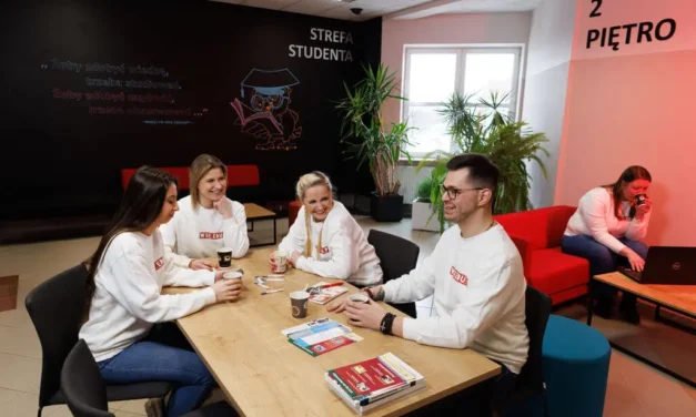 Studia i praca jednocześnie? Tak to możliwe – odkryj elastyczność studiów niestacjonarnych na WSE w Białymstoku. Rekrutacja trwa