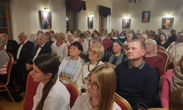 Augustów: „Pieśni patriotyczne Koncert Pokoleń” w augustowskiej PSM [Foto]