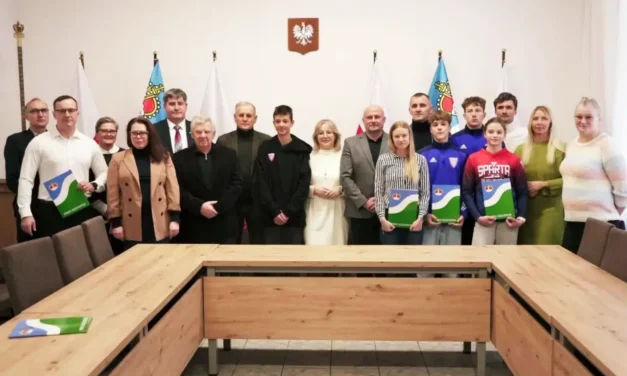 Augustów: Zarząd Powiatu wręczył nagrody za wybitne osiągnięcia sportowe w 2025 roku