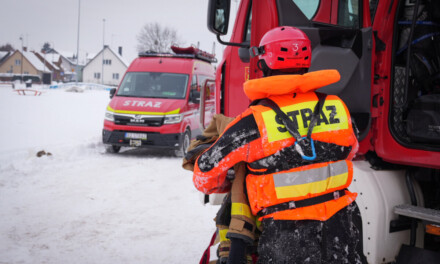 Pokazy ratownictwa wodnego nad rzeką Nettą