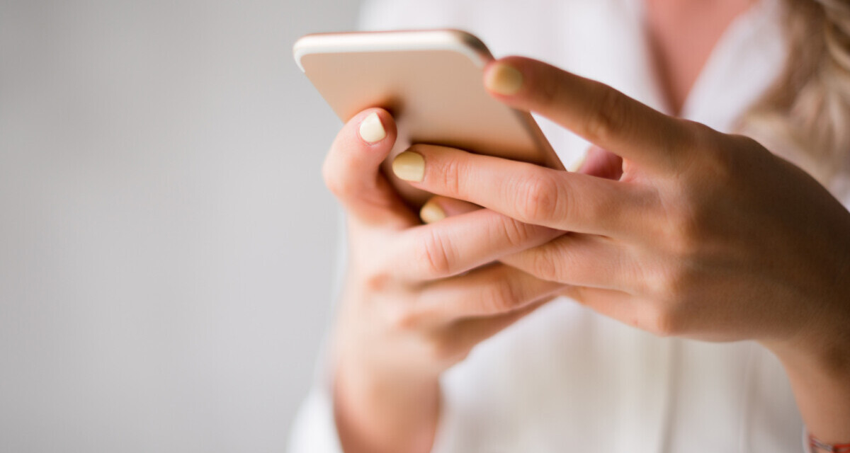 Myślała, że chroni swoje pieniądze, wpadła w pułapkę oszustów