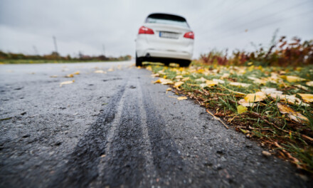UWAGA ruch wahadłowy. Zderzenie trzech aut