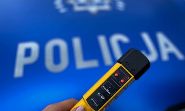 Pijany kierowca z zakazem zatrzymany. Był też poszukiwany