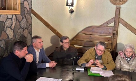 Mieszkańcy protestują przeciwko budowie bloków pod Suwałkami. Sprawą zajmują się posłowie