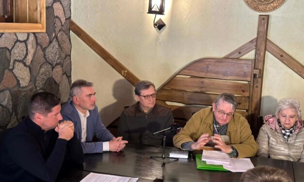 Mieszkańcy protestują przeciwko budowie bloków pod Suwałkami. Sprawą zajmują się posłowie