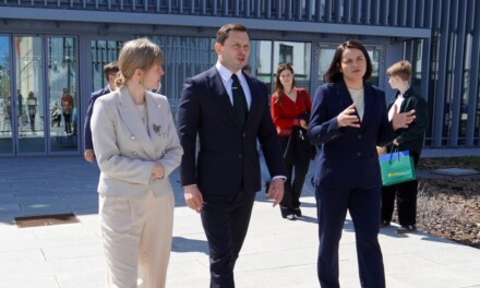 Swiatłana Cichanouska w Augustowie. Wizyta w Domu Pamięci Obławy Augustowskiej