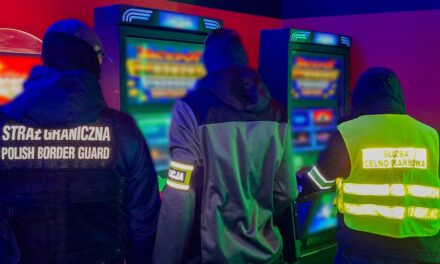 Zlikwidowany nielegalny salon gier hazardowych w Augustowie. Akcja KAS, SG i Policji