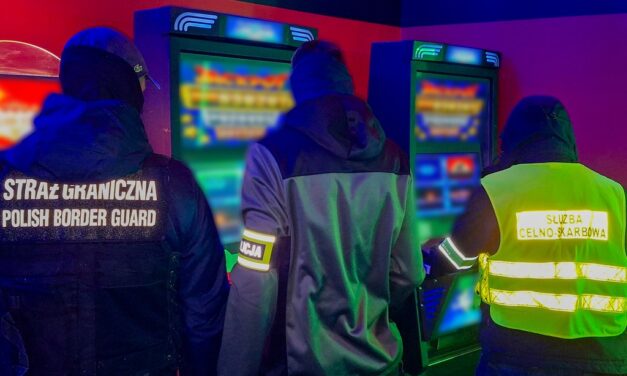 Zlikwidowany nielegalny salon gier hazardowych w Augustowie. Akcja KAS, SG i Policji