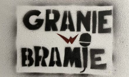 Muzyka, lato i dziedziniec MDK. W czerwcu wraca „Granie w bramie”